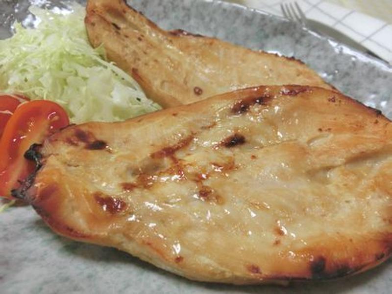材料3つ☆　えっ、西京焼き!?　鶏むねの八方だしヨーグルト漬け焼き
