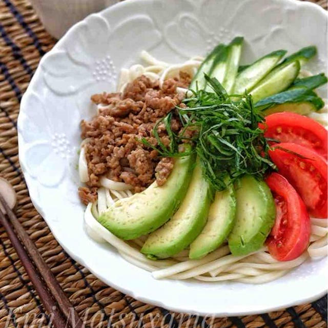 白だしで簡単！＊ひき肉乗せさっぱり冷やしサラダうどん＊﻿