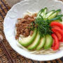 白だしで簡単！＊ひき肉乗せさっぱり冷やしサラダうどん＊﻿