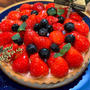 クリスマスやバレンタインにぴったり！いちごのチョコムースタルト