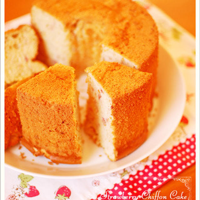 strawberry chiffon cake**