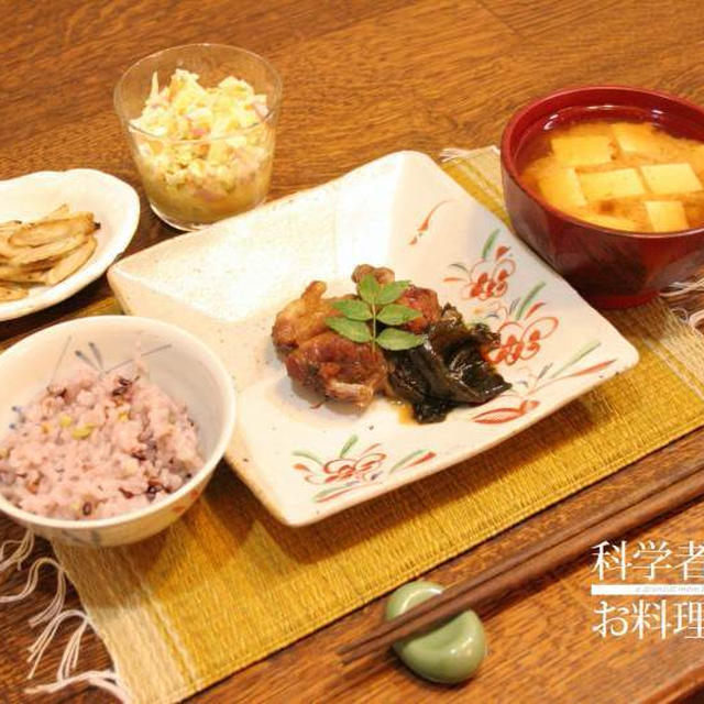 豚すね肉の醤油煮込みと手作りマヨネーズドレッシングのコールスロー