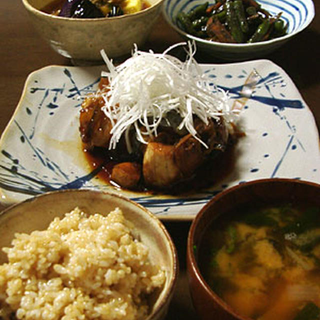 カンパチのあら煮、揚げだし豆腐と揚げ茄子のおろしあん、いんげんと人参の胡麻和え、玉ネギとジャガイモとワカメの味噌汁、玄米ご飯