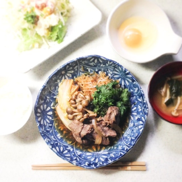 【　関東風すき煮 ・ 今日のお団子ヘアー 】