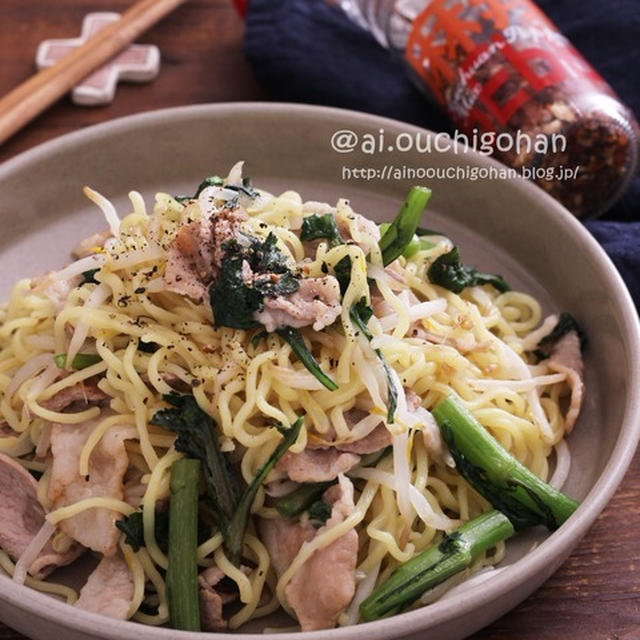 春菊好きにはたまらない♡豚肉と春菊の塩焼きそば♡