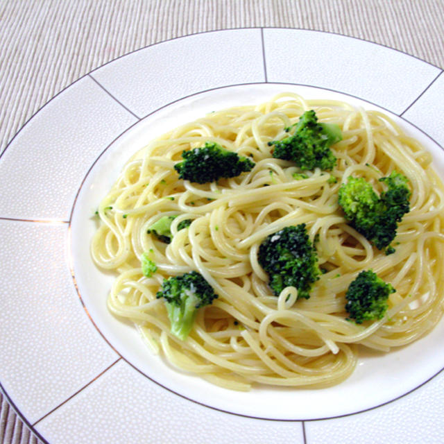 ■ブロッコリーと３つのつながりのチーズのスパゲッティ