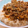 しっかり煮込むキーマカレー。アマゾンビデオでスパイドラマ見ながら料理するのが楽しい