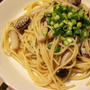 【簡単！ズボラ飯】松茸のお吸い物の素で♪アサリとしめじのワンポットパスタ