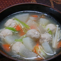 寒い〜夜は、熱々、簡単、さっぱりでピリリ！大根と鶏団子のスープ柚子こしょう風味。