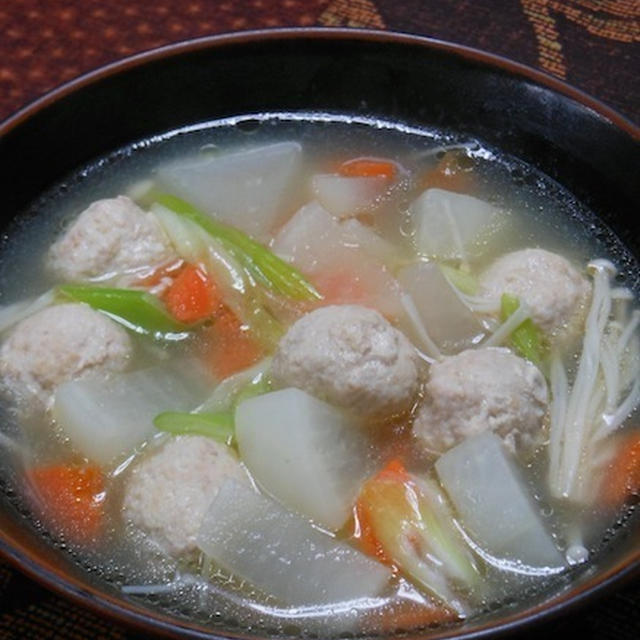 寒い〜夜は、熱々、簡単、さっぱりでピリリ！大根と鶏団子のスープ柚子こしょう風味。