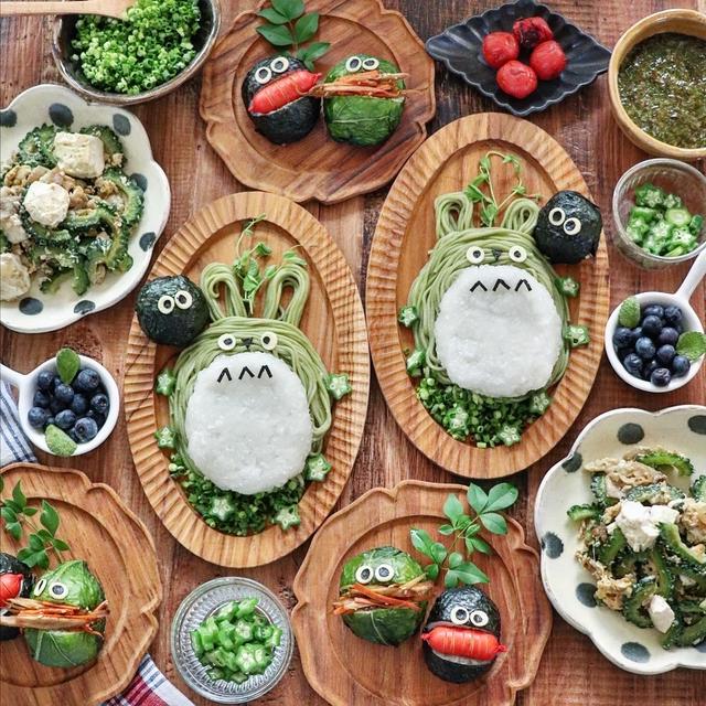 トトロそばとまっくろくろすけおむすび