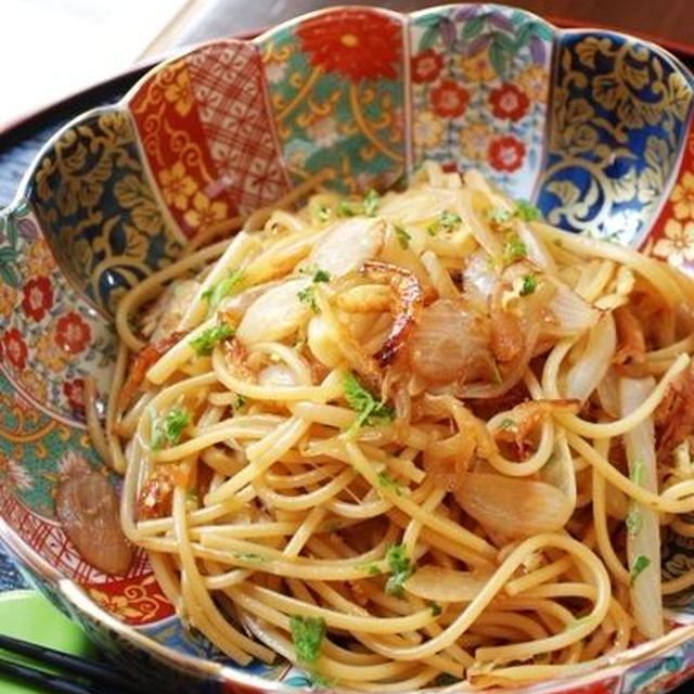 桜えびと玉ねぎの生姜バターしょうゆパスタ