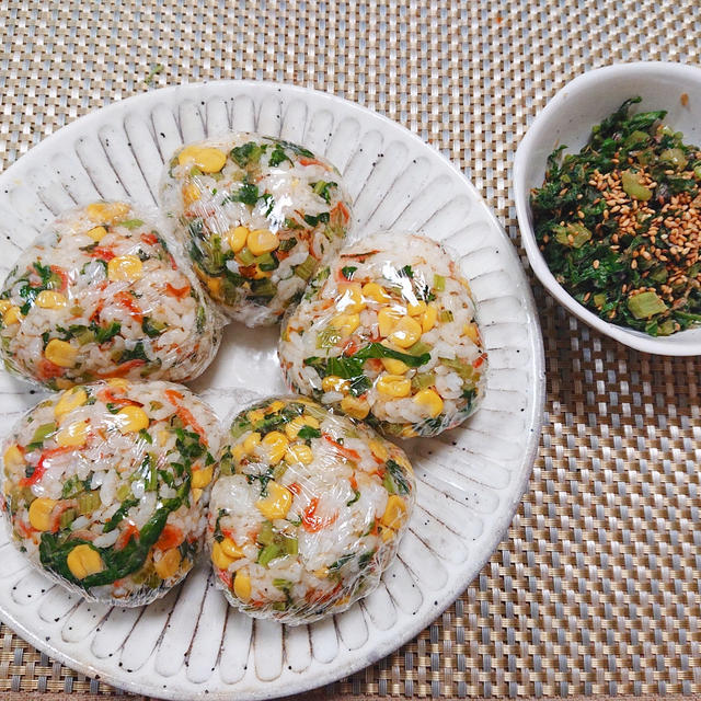 大根葉とコーンの混ぜご飯でおにぎり弁当〖おにぎりだけのお弁当〗