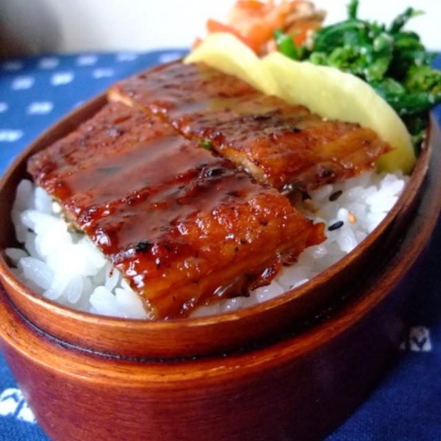 うな丼お弁当としぐれ煮お弁当。