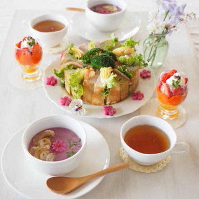 ３色デコサンド　de　ひな祭りランチ。。。