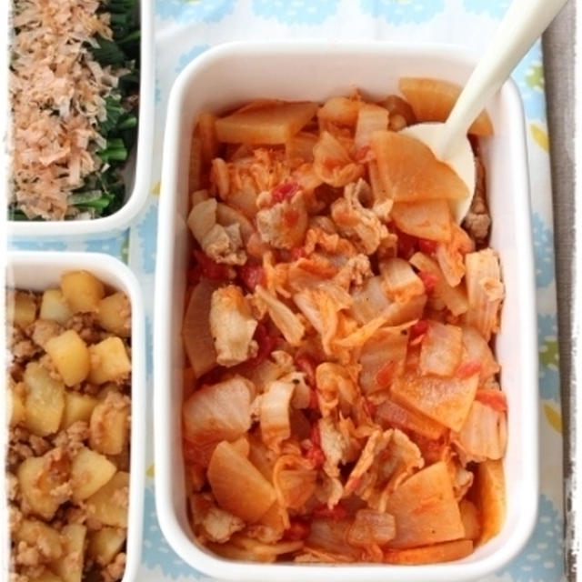 野菜たっぷりお惣菜（白菜と大根のトマト煮・コロコロそぼろ味噌じゃがなど）