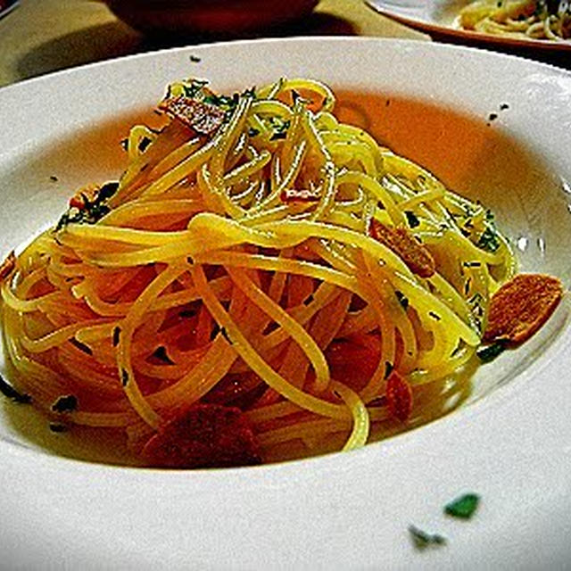 SPAGHETTI AGLIO OLIO E PEPERONCINO