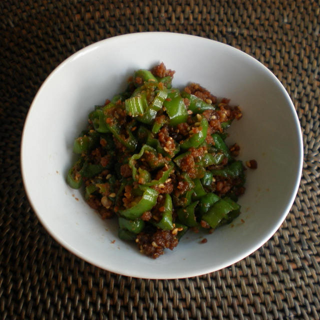 青唐と鶏そぼろの炒め物
