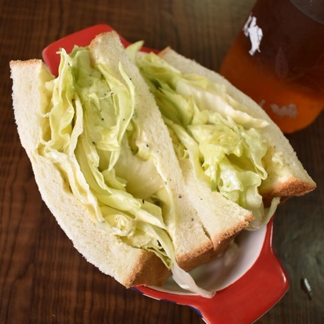 溢れる満足感♪たっぷりレタスのサンドイッチ