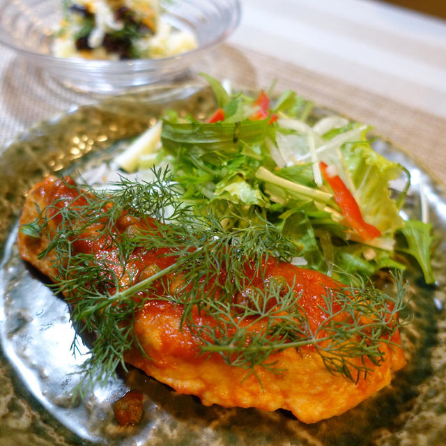【レシピ】秋鮭のソテートマトソースかけ＆冷え性に効くプルーンを使ったポテトサラダ