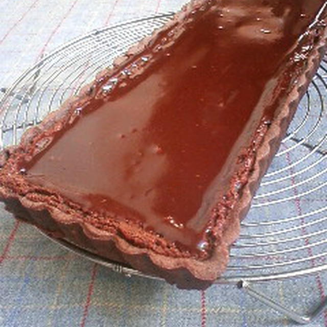 とろけるチョコレートのタルト