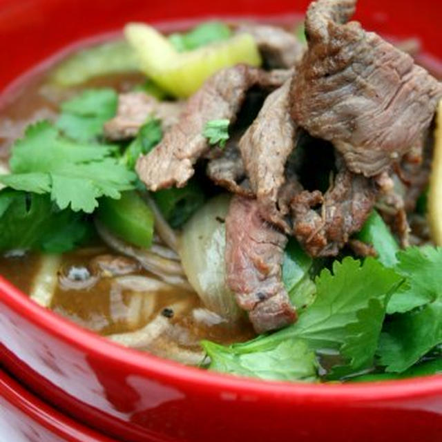 Thai Curry Noodle Soup with Beefタイ風カレーヌードル牛肉のせ