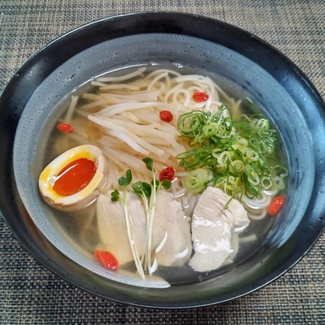 無駄にしたくないよで決まったメニュー☆素麺ｄｅエスニック鶏肉ラーメン♪☆♪☆♪