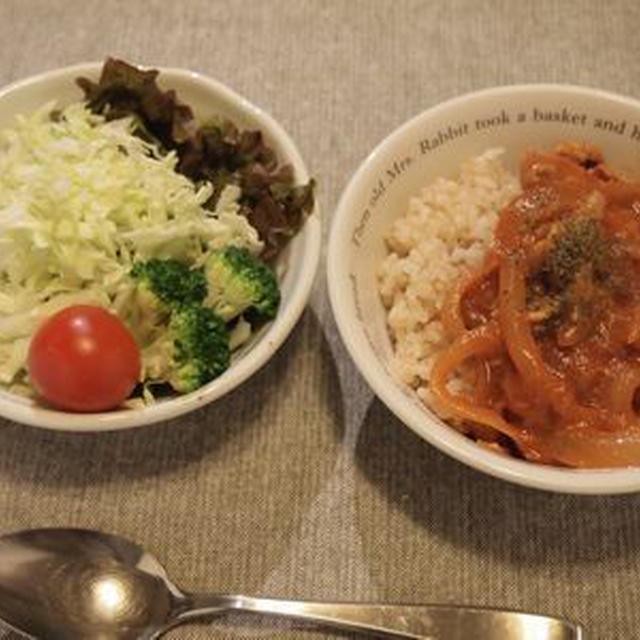 おひとり様の晩ごはん・豚肉のトマトソース煮込みと玄米