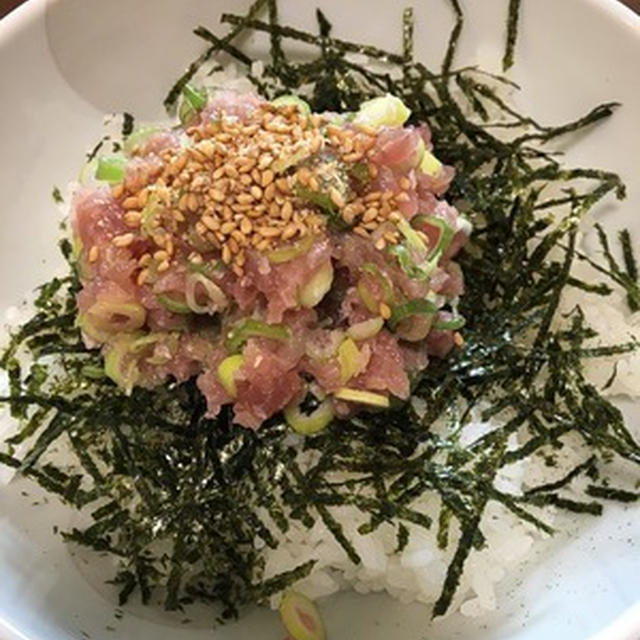 昼は炊きたてご飯で「ネギトロ丼」