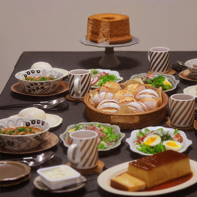 【献立】牛肉と豆のトマトシチューとルッコラのサラダとパンとパンとパン。～思い出を語るにはまだ早かった～