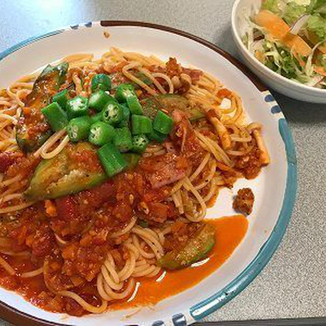 みどり茄子とベーコンのトマトソースパスタ。香川本鷹収穫