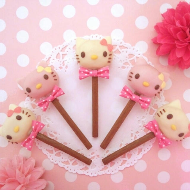 キティちゃんのケーキポップス♡