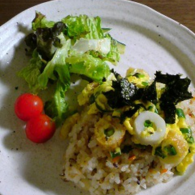 黒炒り玄米と根菜の、和風オムライス。