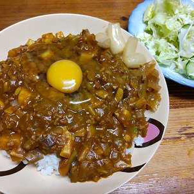 筍入りキーマカレー。筍とオランダエンドウとベーコン炒め弁当