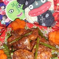 鶏肉とニンニクの茎の辛味噌炒め＆米茄子と香味野菜の胡麻サラダ（お家カフェ）