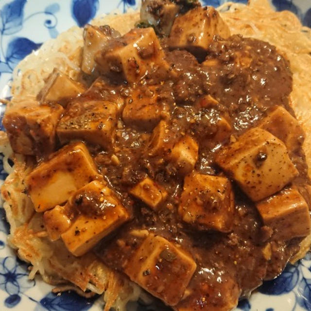 地味に辛い系の麻婆豆腐かた焼きそば