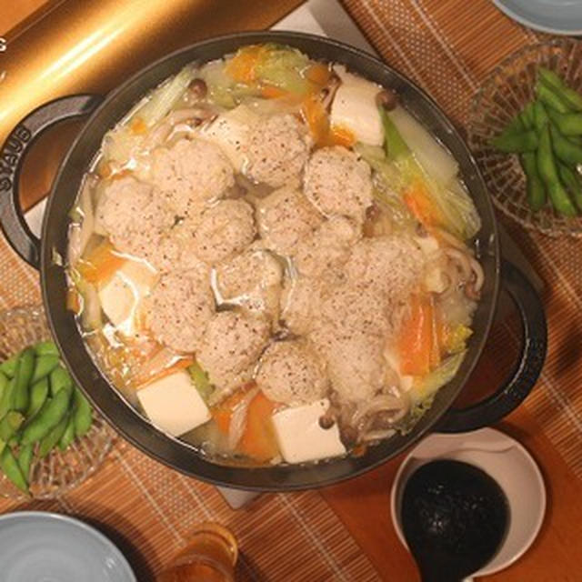 ストウブで『鶏団子鍋』の夜。と、左手薬指。