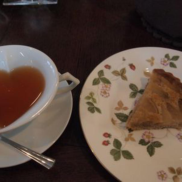 紅茶とお菓子のお店「ＡＮＴE」さんで、友人とティータイム