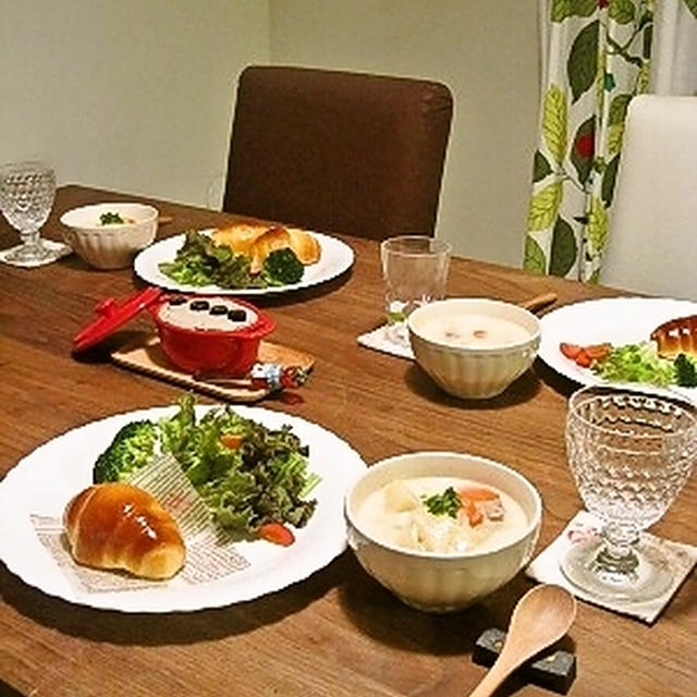 ゴロゴロ野菜のクリームシチューとふわふわパン＆絶品ペースト