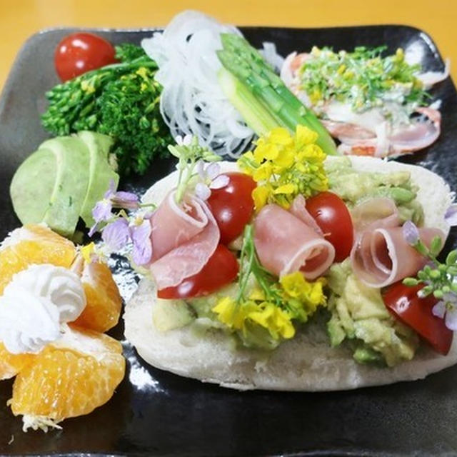 朝ご飯ですよ～ワカモレ系オープンサンド～