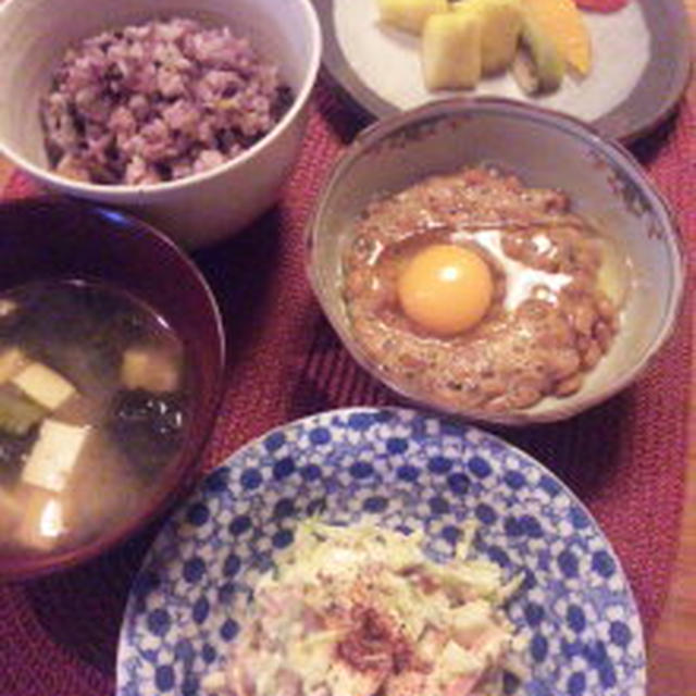 サツマイモと甘栗のもち黒米いりご飯＆シーザー風味コールスローサラダ