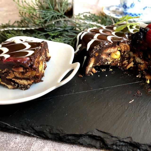 海外で流行の「Royal Chocolate Biscuit Cake」レシピです♡簡単です！