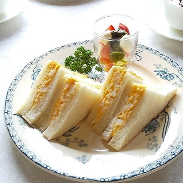 乃が美の「生」食パンで、たまごサンド ＆ 雨が降るかにゃ？