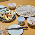 天ざる蕎麦と鮭、うめ、昆布の混ぜご飯