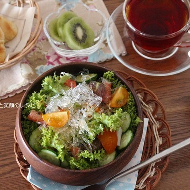 朝ごはん*おすすめ海藻麺入りサラダがメインの爽やか朝ごはん