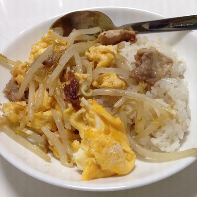 豚ともやしと卵炒め