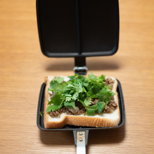 エスニックそぼろでホットサンド・モーニング