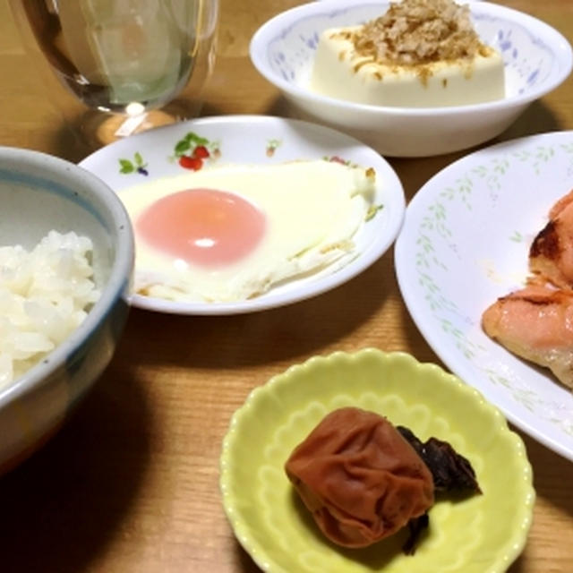 我が家の梅干しでご飯＆庭のミニトマト♪