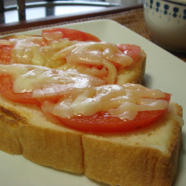 トマトとチーズのはちみつトースト