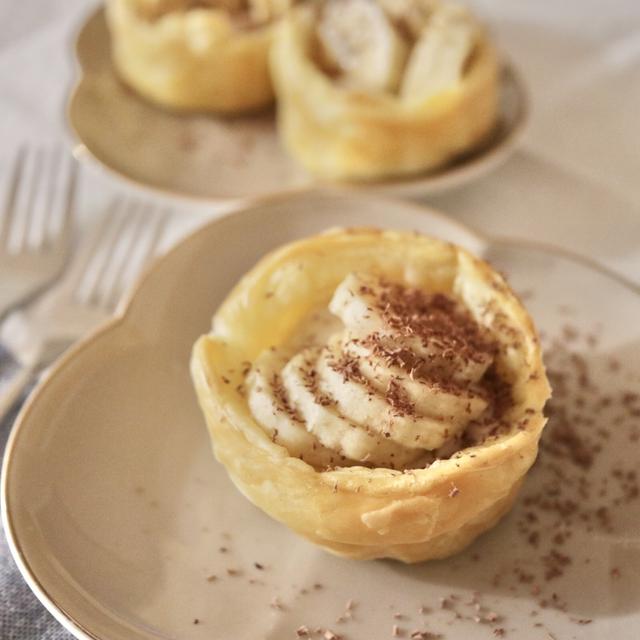 冷凍パイシート使用の簡単おやつ。ココナッツホイップのバナナクリームパイ♡